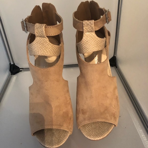 High Heels - Picture 2 of 3